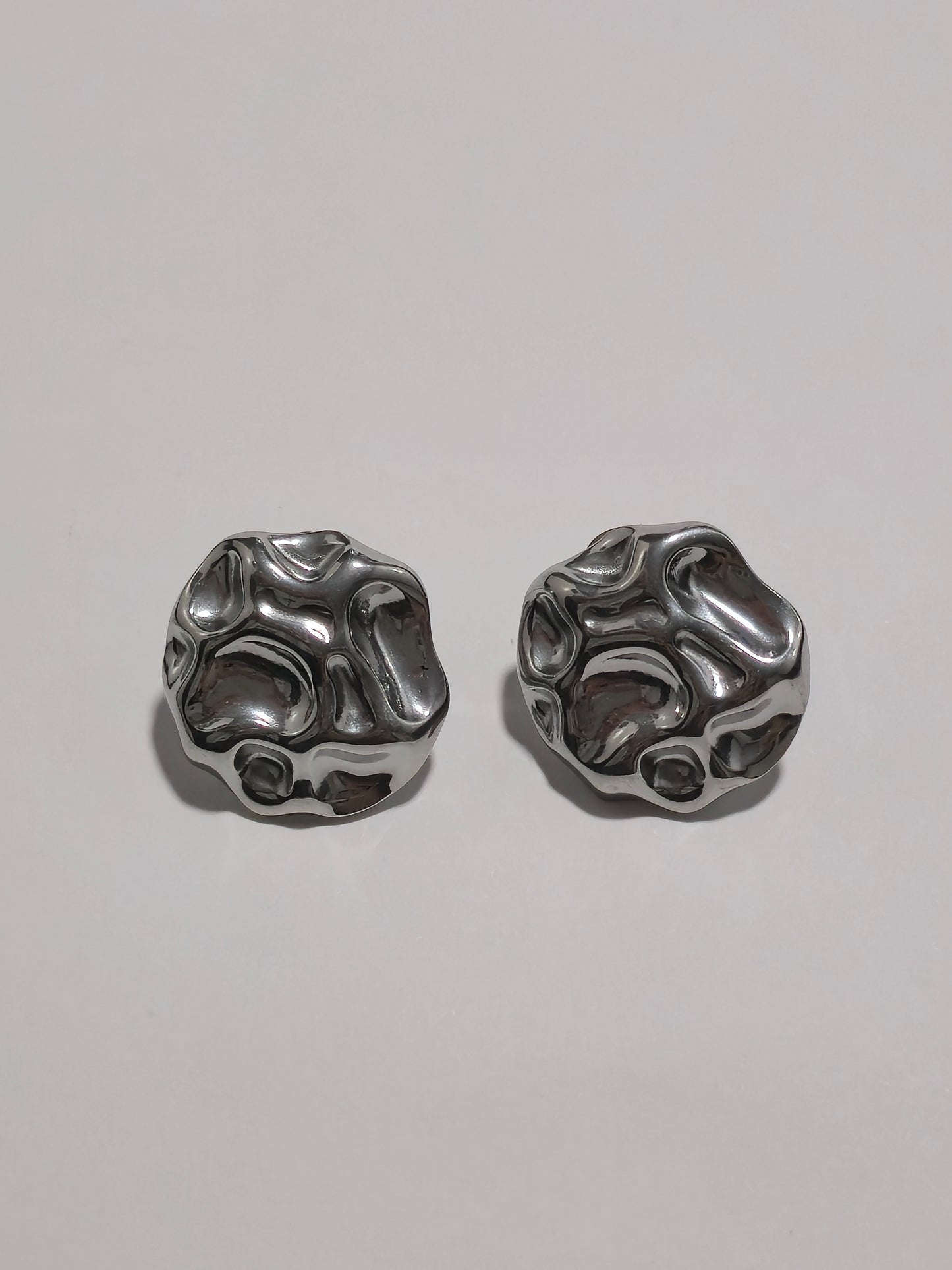 Brincos Redondos Efeito Enrugado